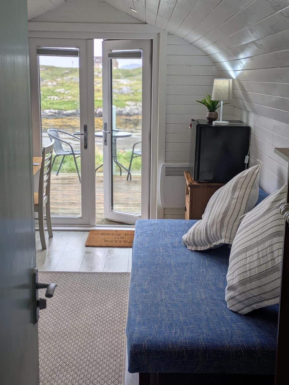Pod Beag beside the sea Isle of Eriskay Chalet in Scotland
