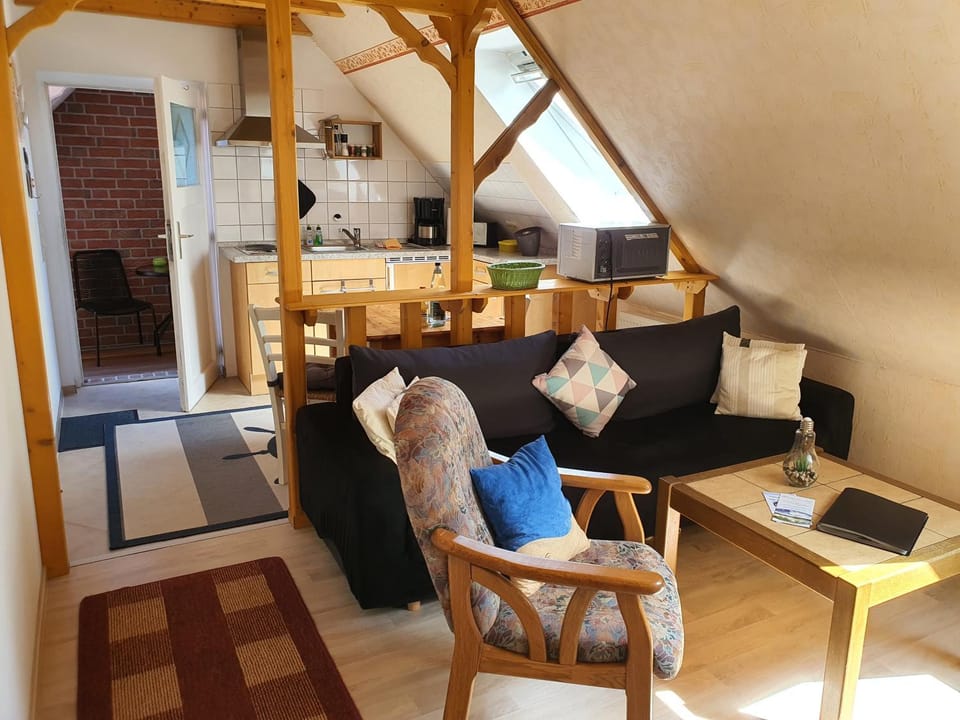 Kitchen or kitchenette, Seating area, Dining area