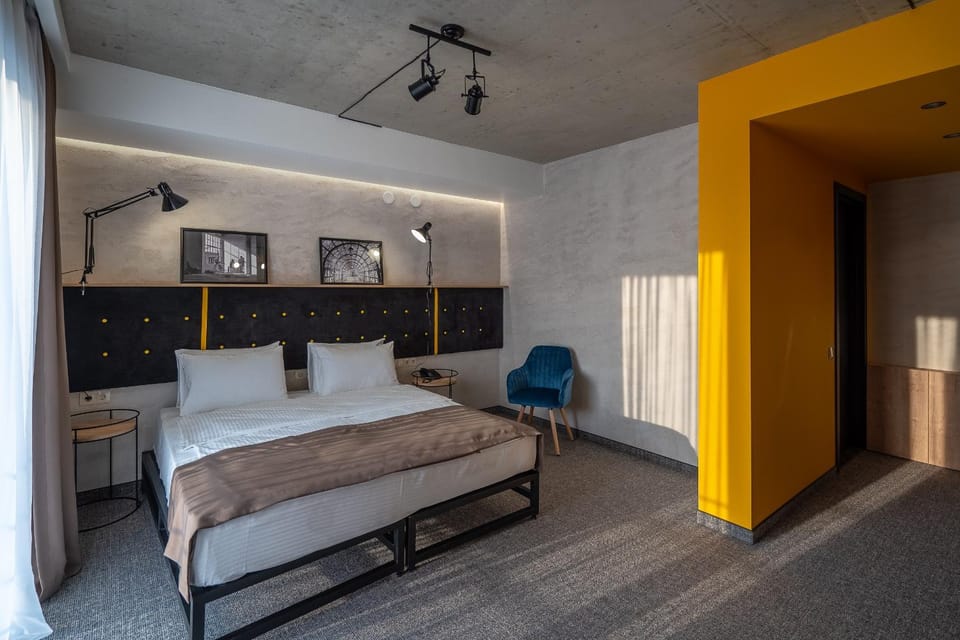 Photo of the whole room, Bedroom
