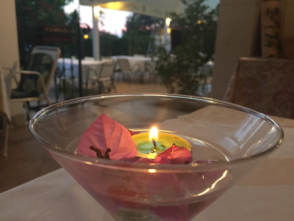 Restaurant/places to eat, Garden view