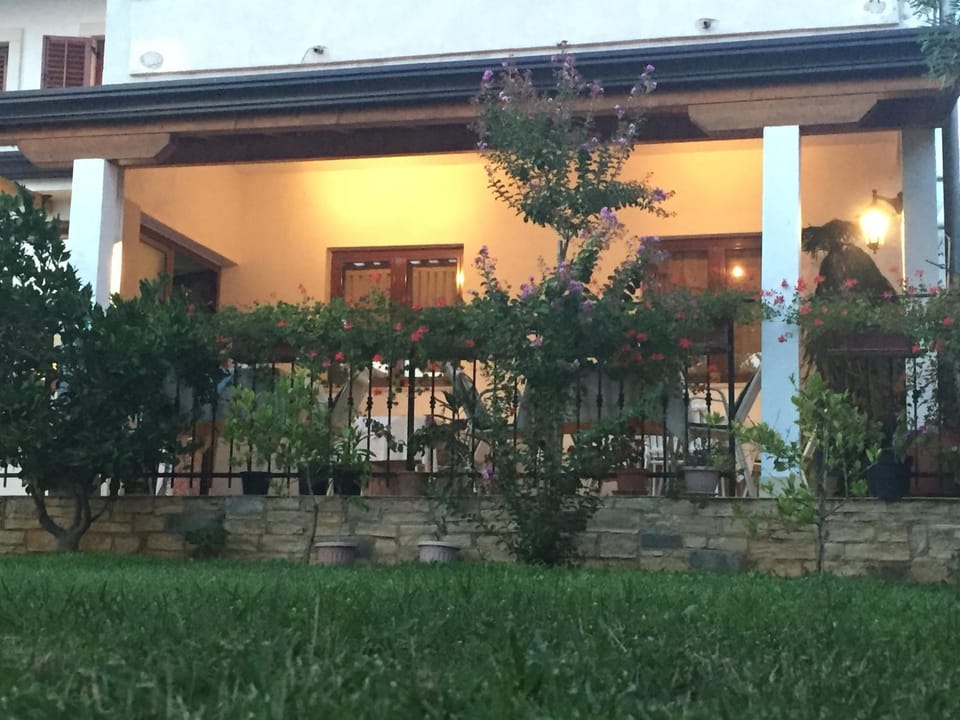 Restaurant/places to eat, Garden