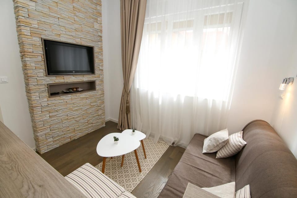 Bed, Living room