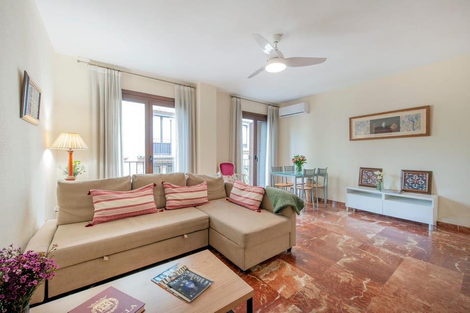 Living room, Area and facilities