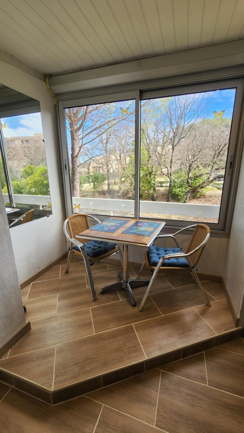 Studio Garrigues Gréoux les bains curistes Thalatherme Apartment in Gréoux-les-Bains