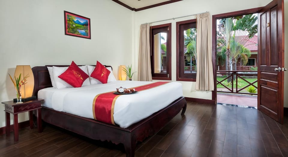 Bed, Garden, Photo of the whole room, Bedroom, Garden view