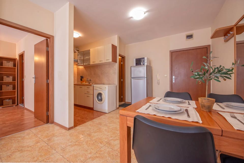 Kitchen or kitchenette, Living room, Dining area, washing machine