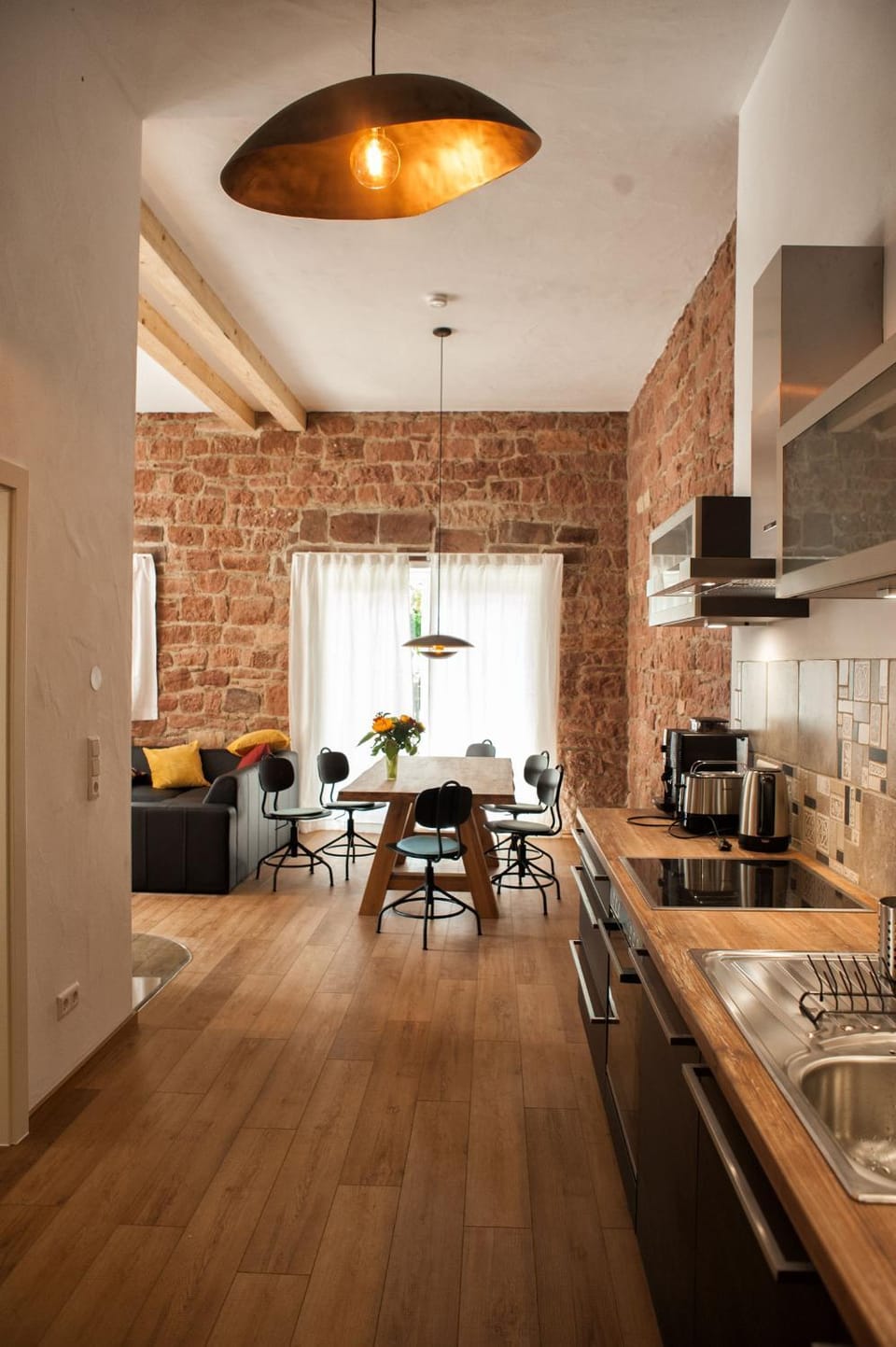 Kitchen or kitchenette, Dining area