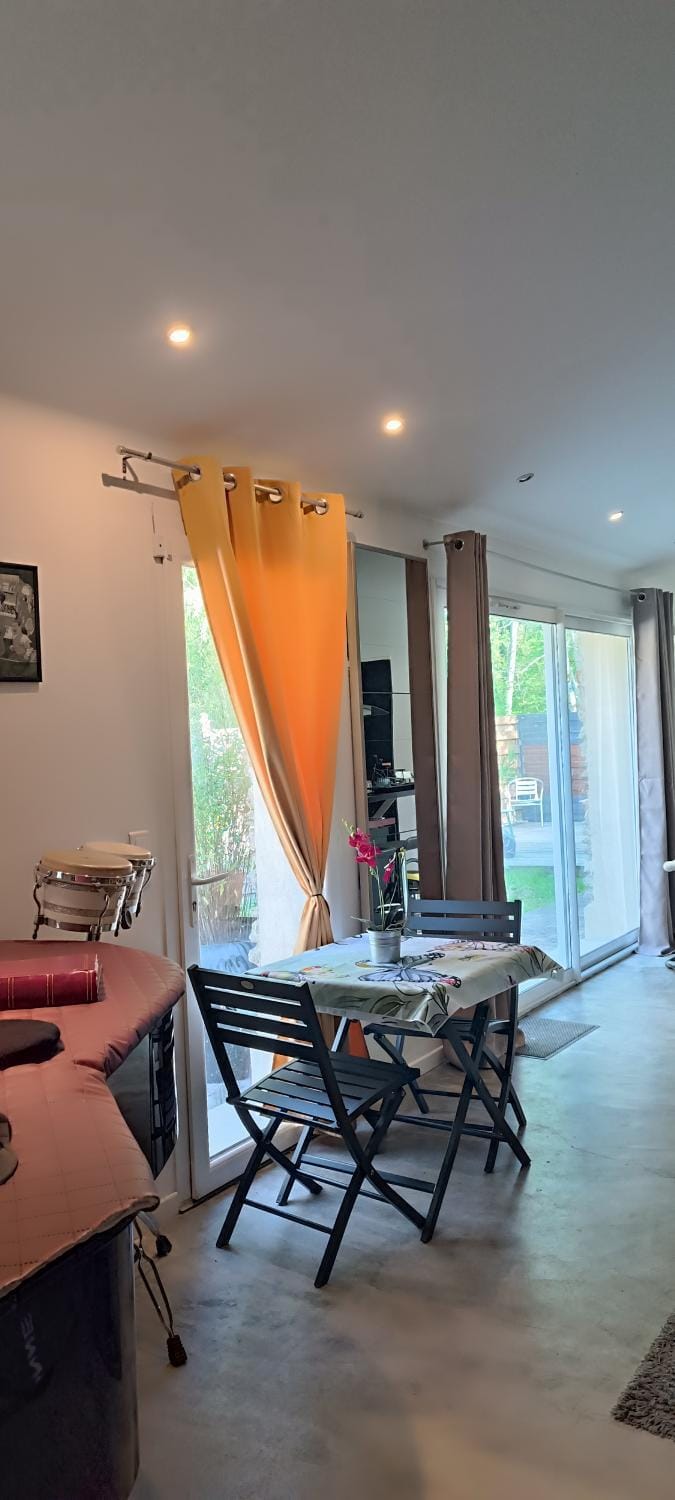 Living room, Seating area, Dining area, Breakfast