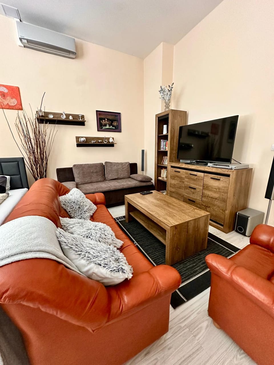 Communal lounge/ TV room, TV and multimedia, Living room, Seating area, Evening entertainment