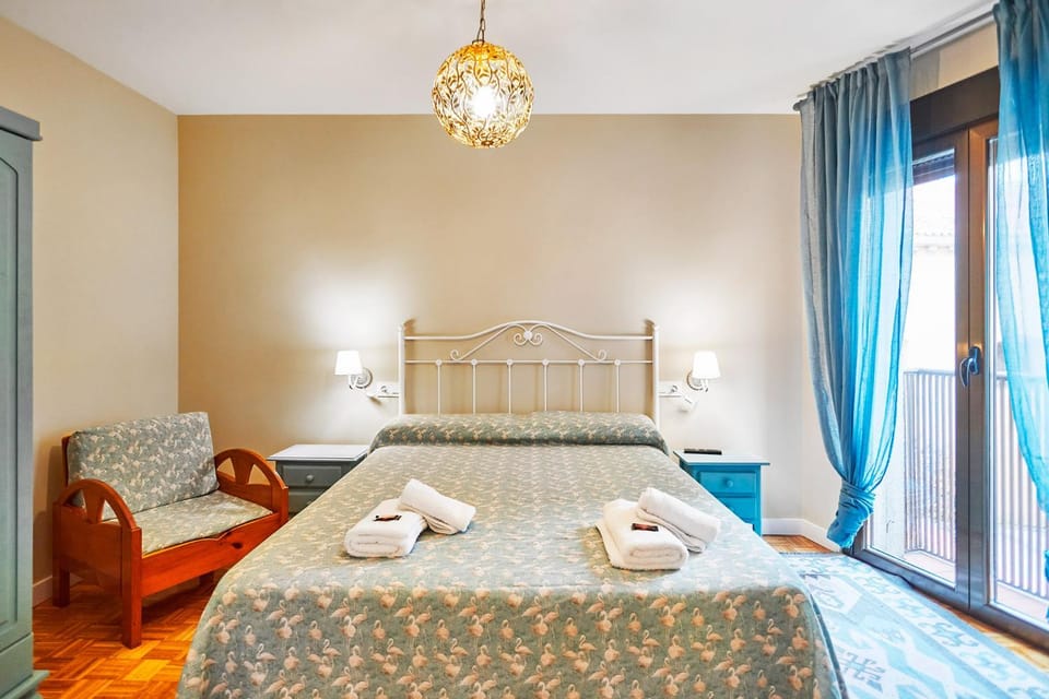 Bed, Day, Bedroom, On site