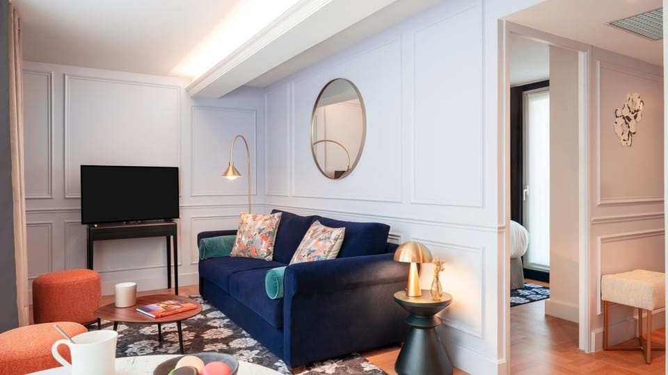 TV and multimedia, Living room, Seating area