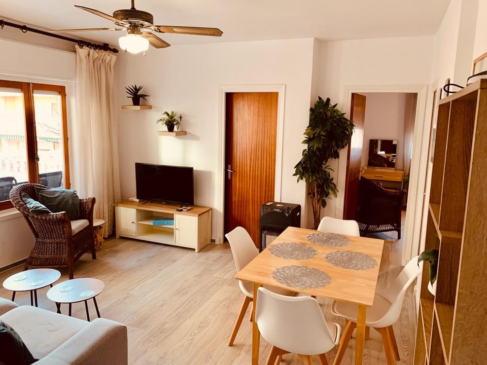 Lounge or bar, Dining area, Dinner, Dinner