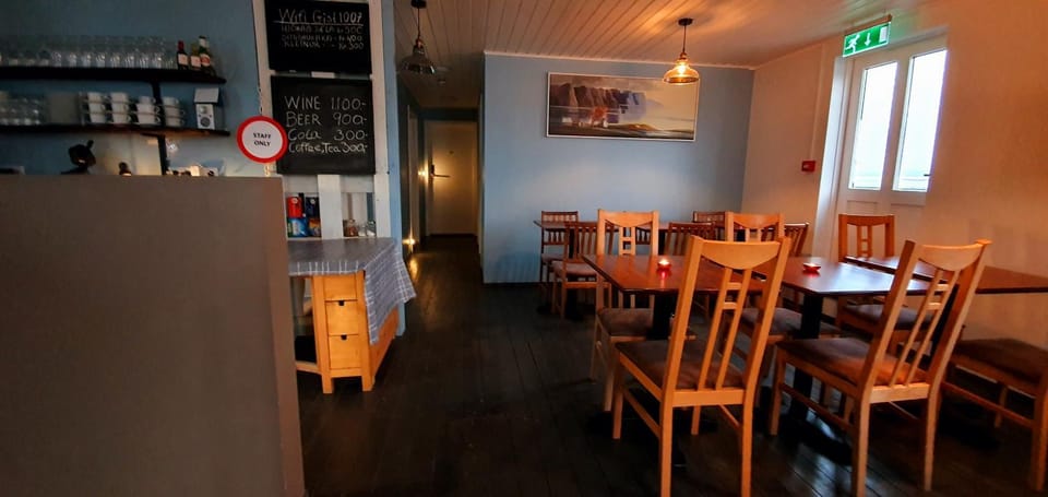 Restaurant/places to eat, Communal lounge/ TV room