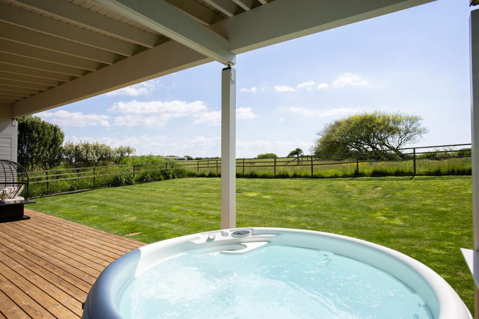 Patio, Hot Tub, Garden view