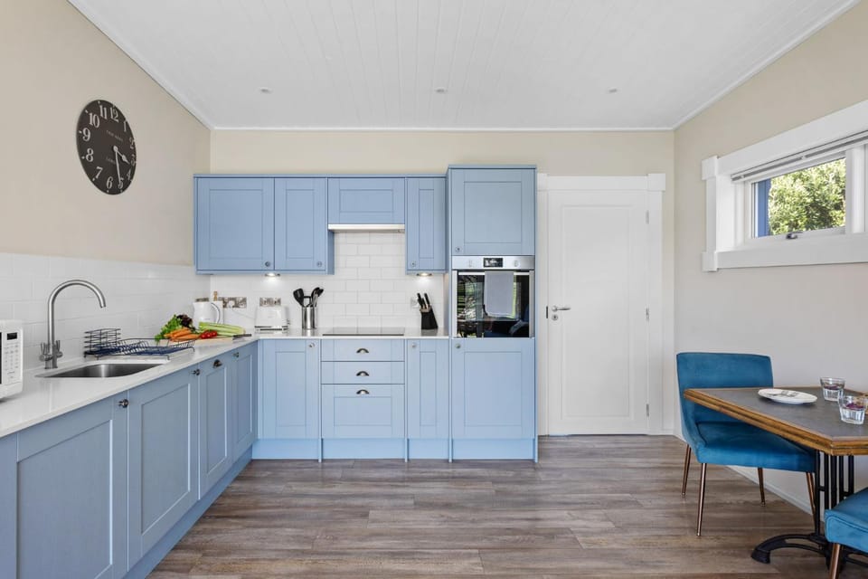 Kitchen or kitchenette, Dining area, oven, stove, toaster