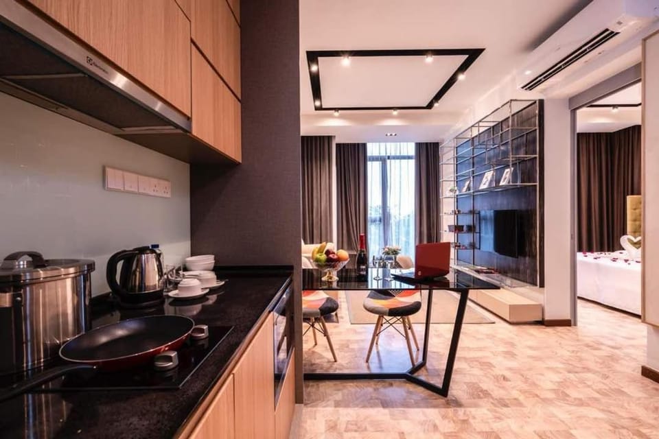 Kitchen or kitchenette, Dining area, minibar