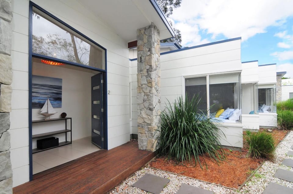 Acacia on Orion Beach - pet-friendly coastal home House in Vincentia