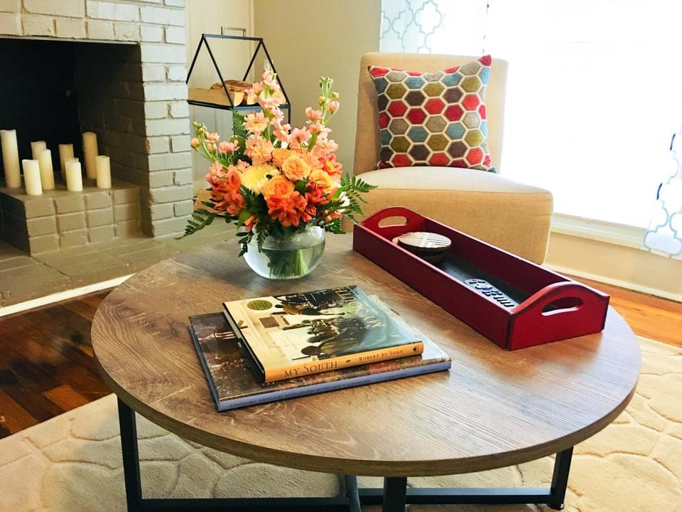 TV and multimedia, Living room, Decorative detail, Seating area