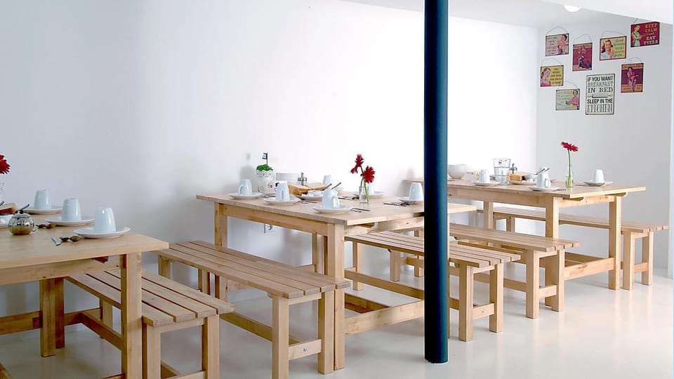Kitchen or kitchenette, Dining area, Food, Drinks