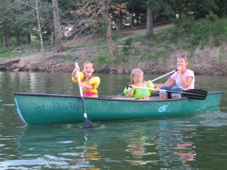 PRIVATE Lakefront Cabin HOT TUB Pool Table WIFI Amazing VIEW Close to Branson Cabin in Kimberling City