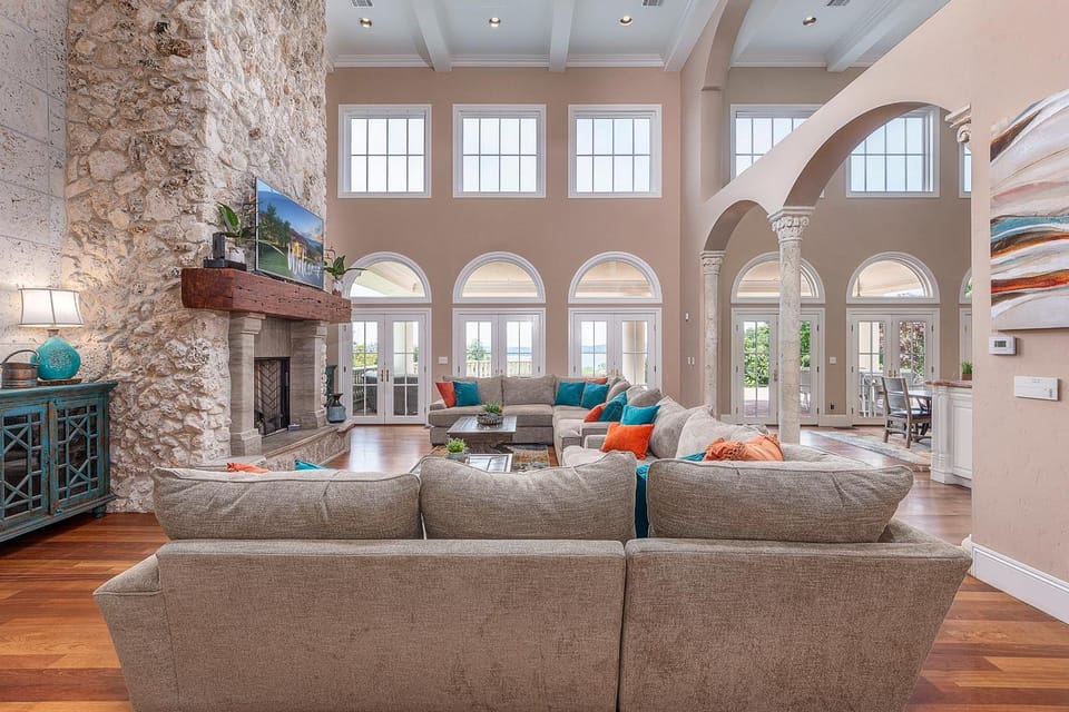 17500sqft PRIVATE ESTATE IndoorPool HotTub BIG LAKEVIEW Tennis Court Theater SDC House in Sunset Cove Township