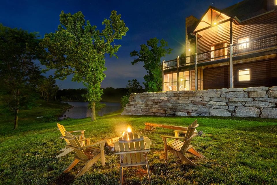 Luxury Lakefront Chalet Resort 2 Pools FREE Amenities Dock MiniGolf Waterslide Chalet in Table Rock Lake