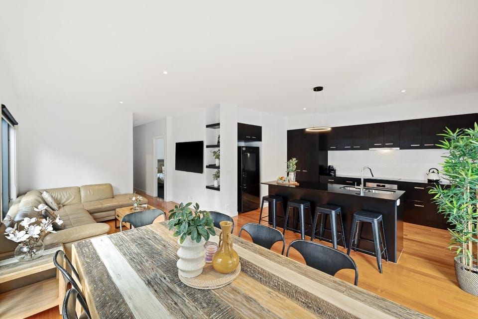 TV and multimedia, Kitchen or kitchenette, Living room, Seating area, Dining area, Evening entertainment