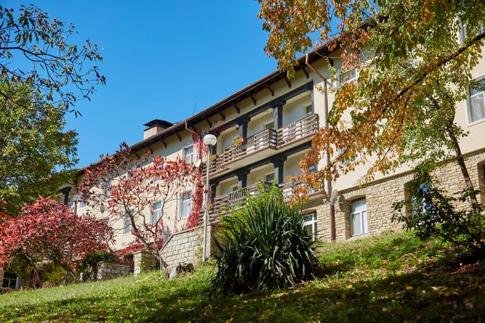 Балнеохотел "Люляци" Hotel in Gabrovo, Bulgaria