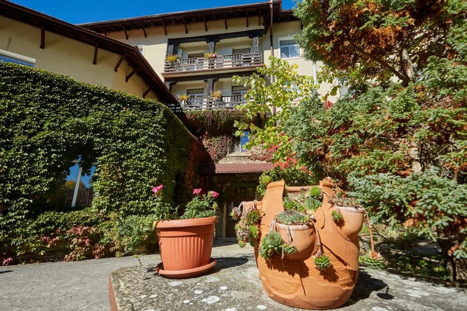 Балнеохотел "Люляци" Hotel in Gabrovo, Bulgaria