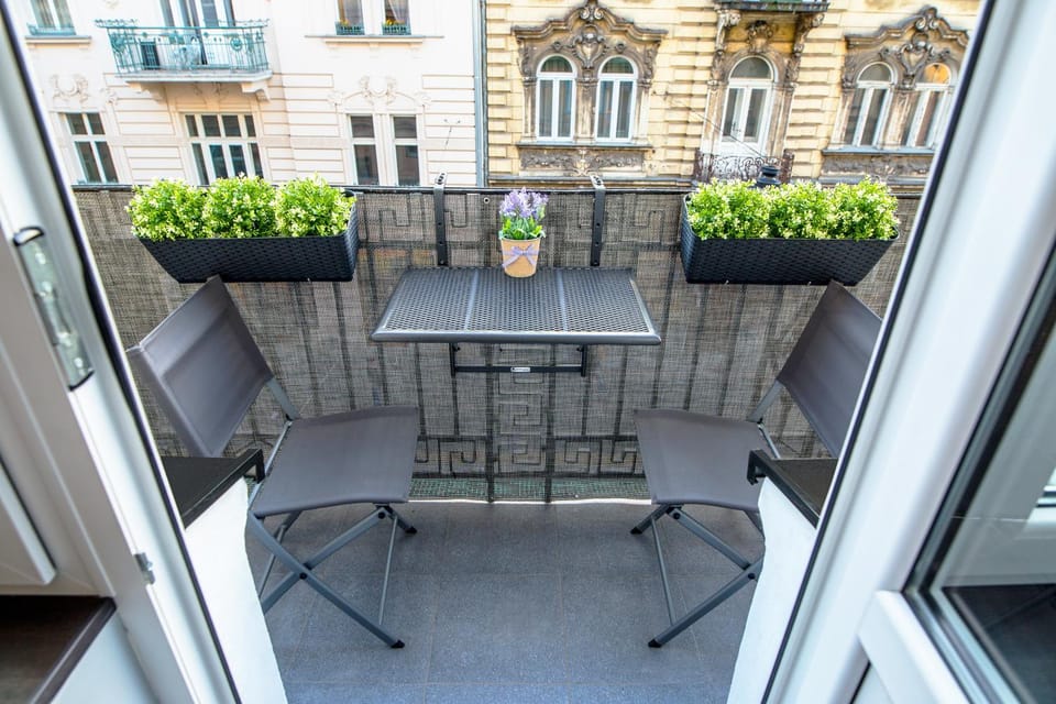 Balcony/Terrace, City view, Street view