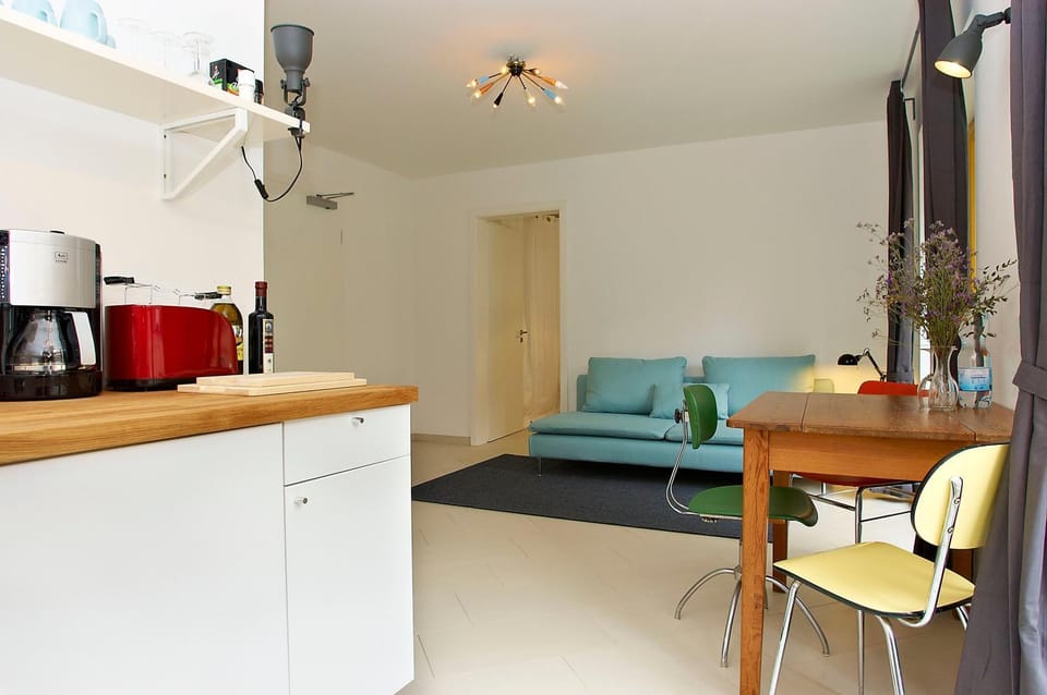 Kitchen or kitchenette, Seating area