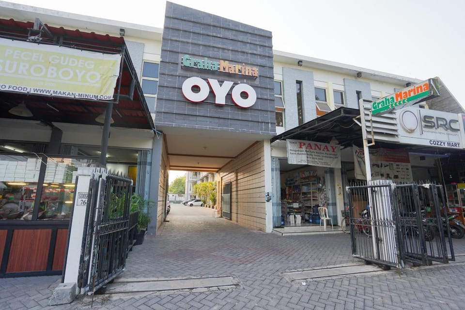 Facade/entrance