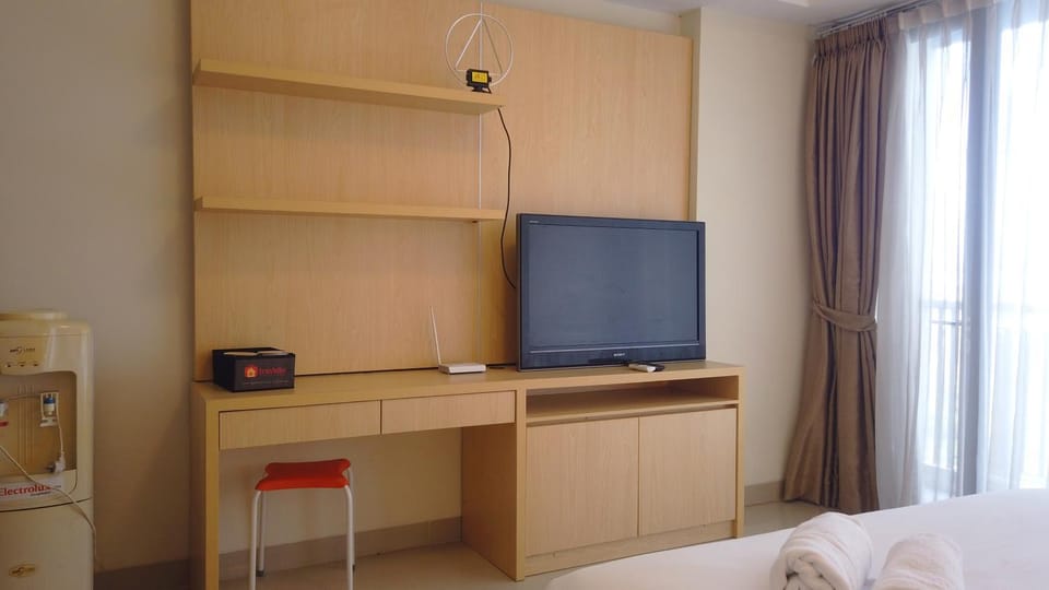 Strategic Studio Apartment at Beverly Dago with Mountain View By Travelio Apartment in Bandung
