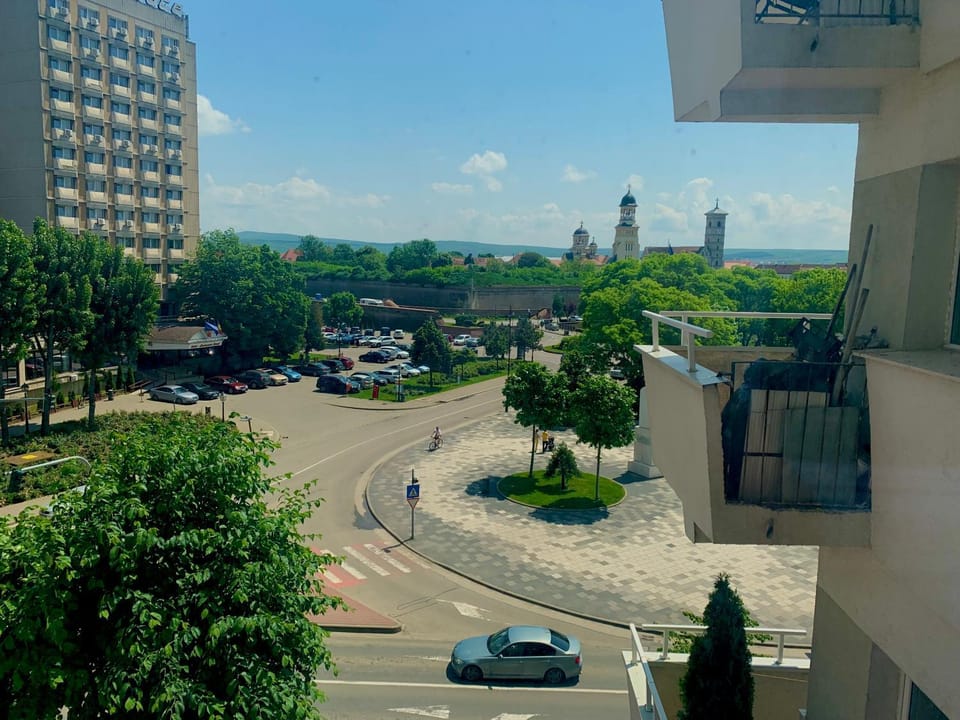 Property building, Day, Neighbourhood, City view, Street view, Location, Parking