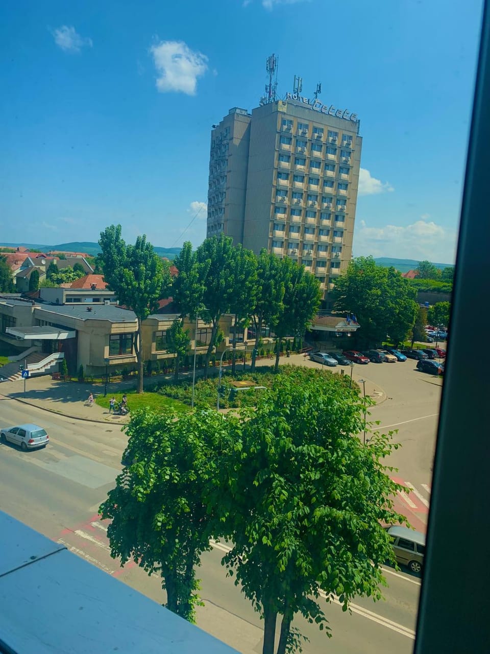 Property building, Day, Neighbourhood, City view, Street view, Location, Parking