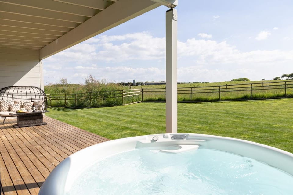 Hot Tub, Garden view