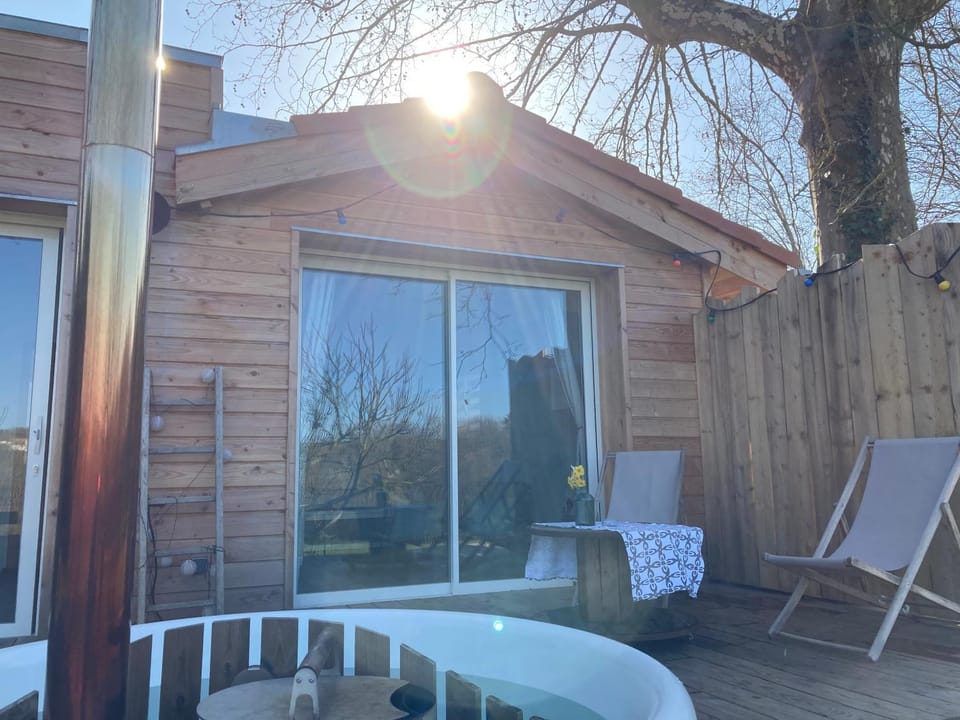 La petite cabane, escapade romantique Bed and Breakfast in Occitanie