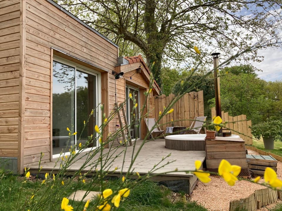 La petite cabane, escapade romantique Bed and Breakfast in Occitanie
