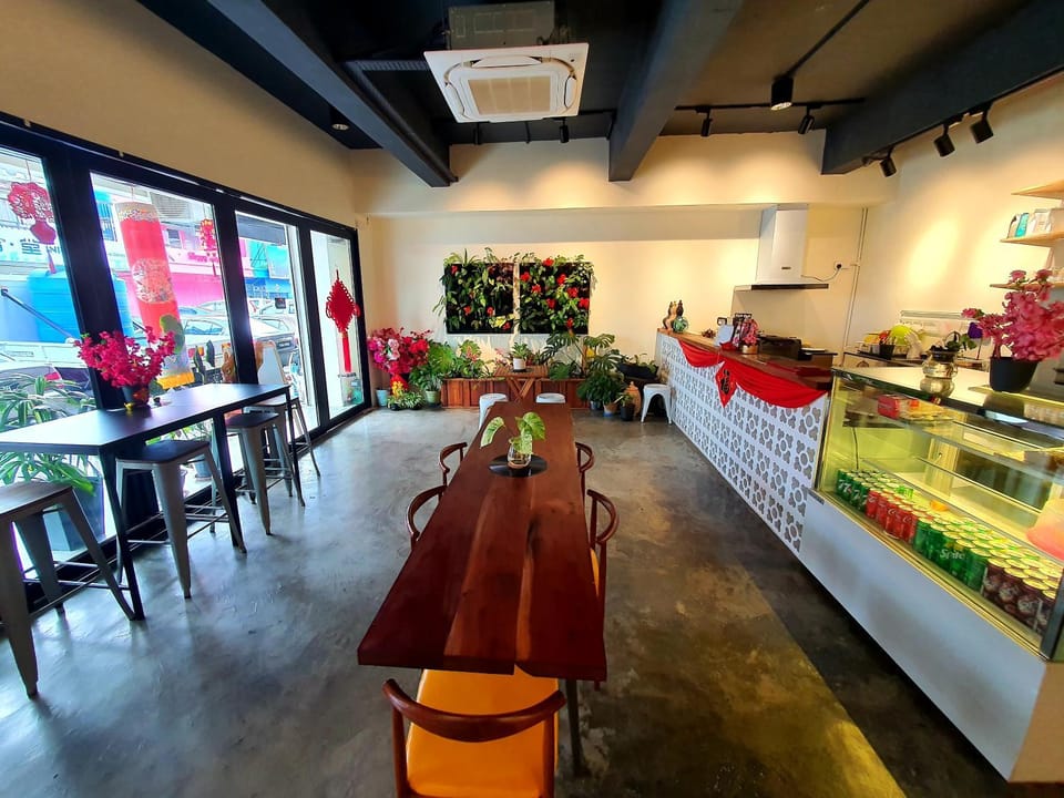 Property building, Food and drinks, Food, Drinks