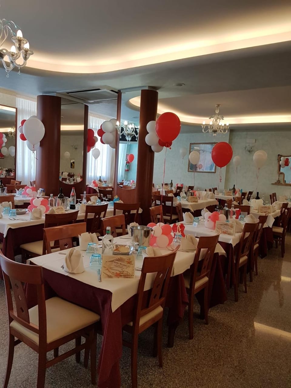 Restaurant/places to eat, Seating area
