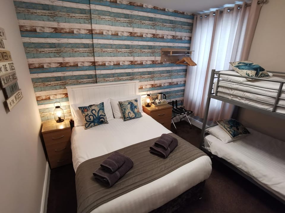 Bed, Photo of the whole room, Decorative detail, Bedroom, bunk bed