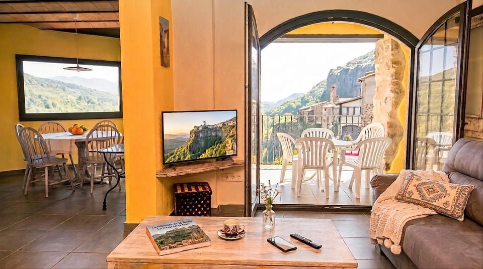 Patio, Natural landscape, View (from property/room), Balcony/Terrace, Living room, Dining area, Mountain view