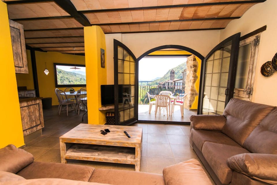 Communal lounge/ TV room, TV and multimedia, View (from property/room), Balcony/Terrace, Living room, Seating area