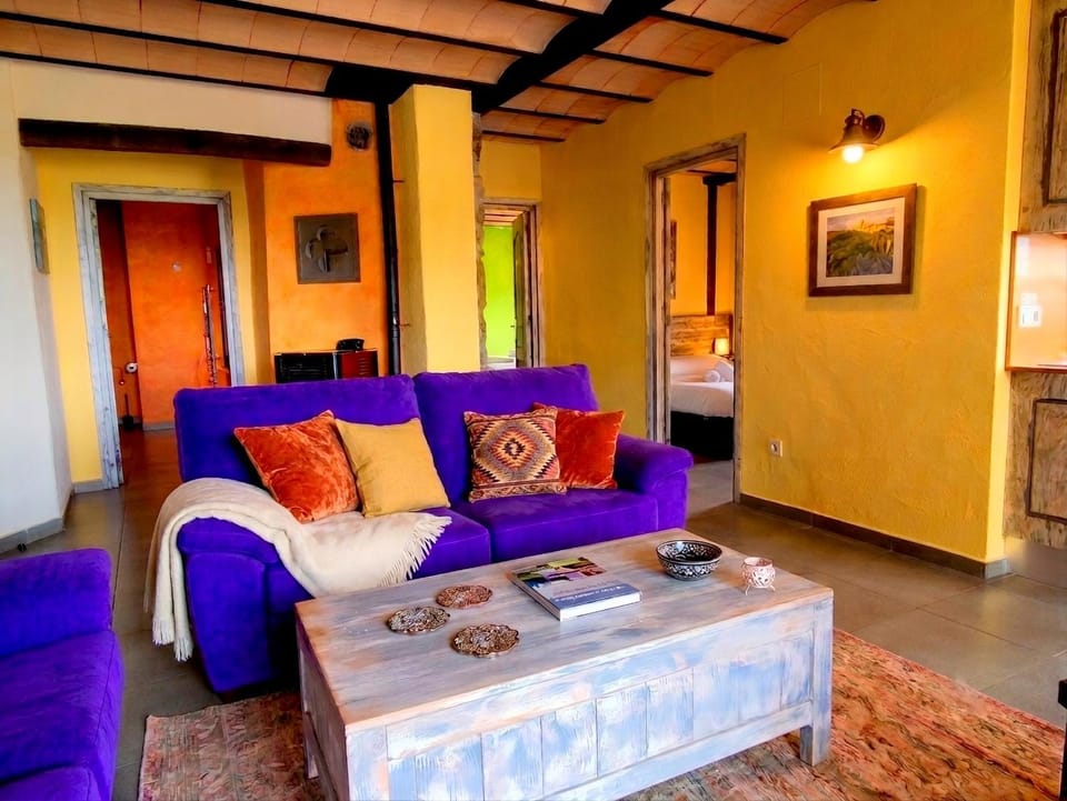 Communal lounge/ TV room, Balcony/Terrace, Balcony/Terrace, Living room, Seating area, Mountain view, River view, River view