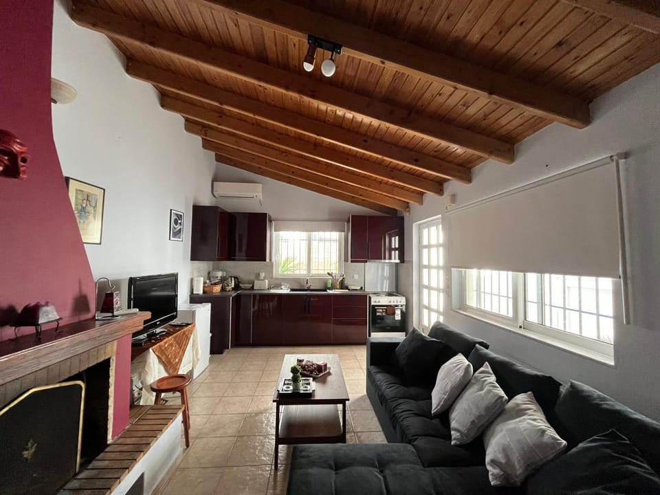 Kitchen or kitchenette, Seating area