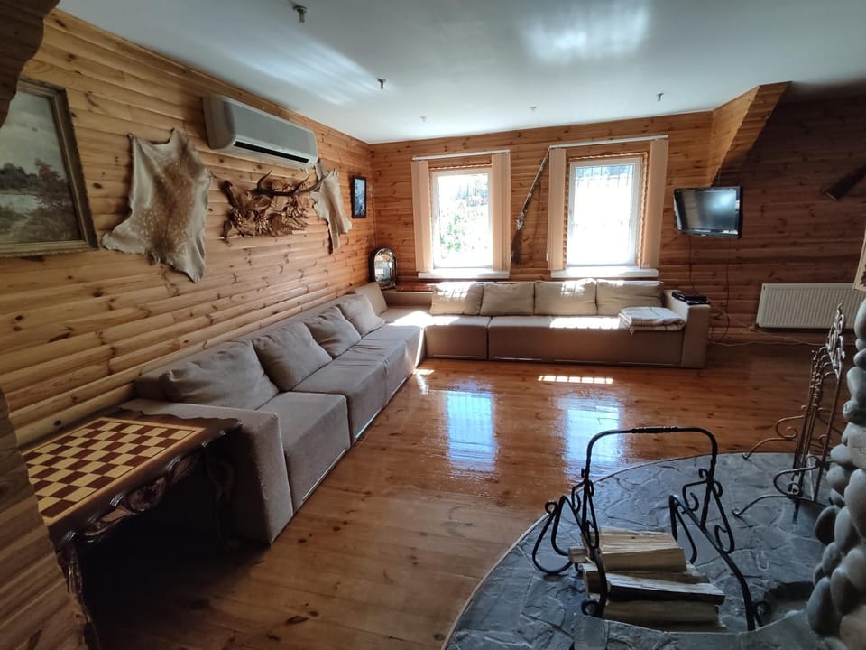 TV and multimedia, Living room, Seating area, air conditioner