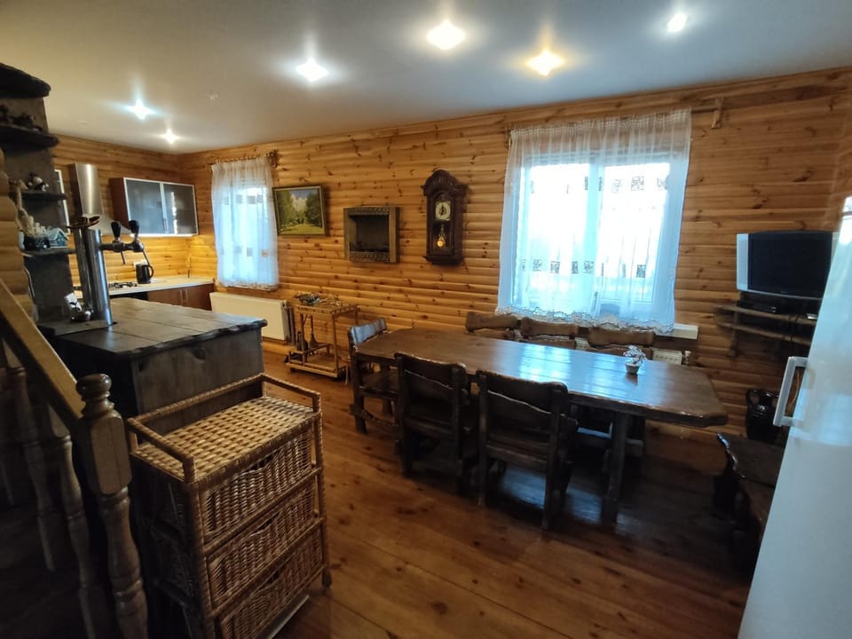 Seating area, Dining area, dishwasher, oven, kitchen