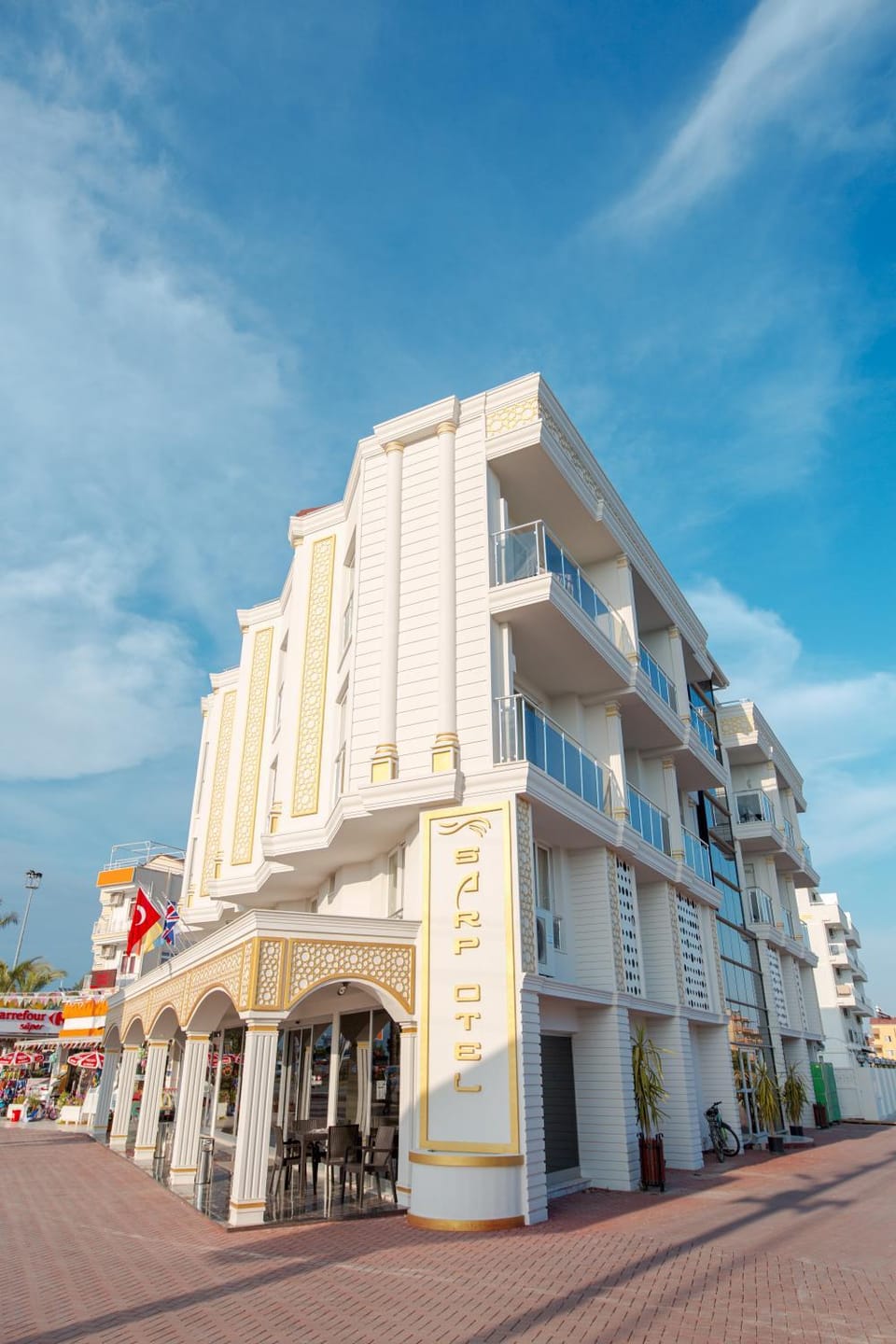 Facade/entrance