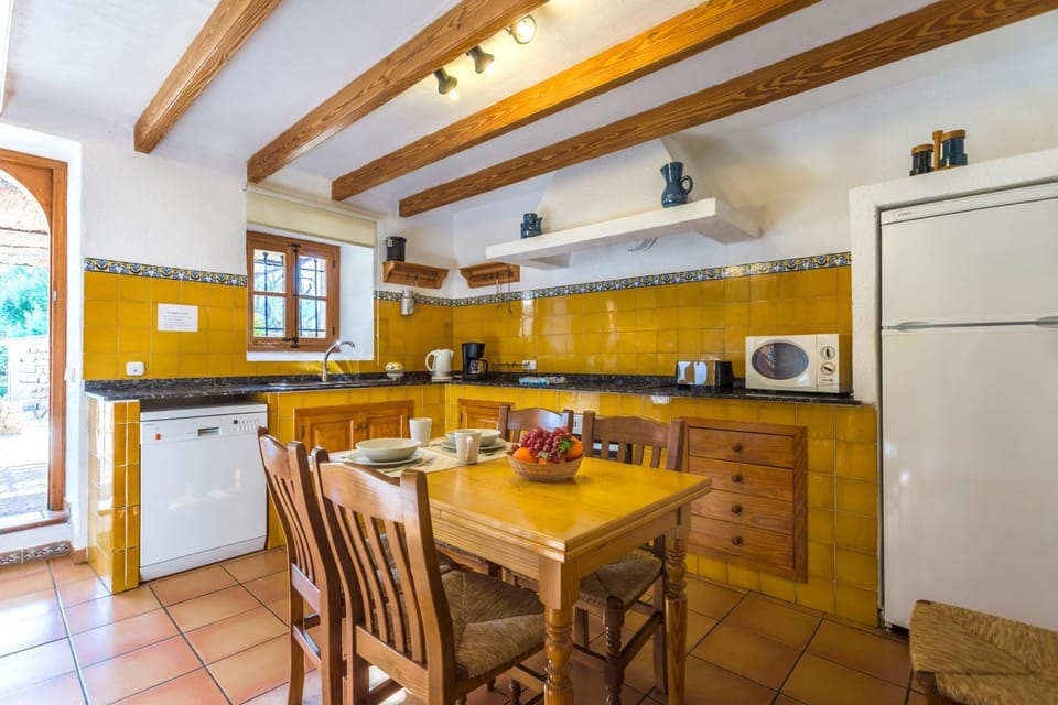 Kitchen or kitchenette, Dining area, dishwasher, minibar, pet friendly, stove, toaster