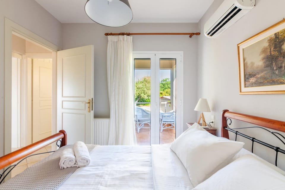 Bed, Balcony/Terrace, Balcony/Terrace, Bedroom, air conditioner, air conditioner